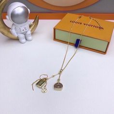 1:1 REPLICA JEWELRY   This product is of the best quality.  The production time is 3-5 working days.  Includes box, dust bag, care manual, booklet, card, bill of sale.. Bill Of Sale, Replica Jewelry, Dust Bag, Gold Necklace, Good Things, Gold