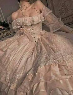 Fantasy Gowns, Dress Aesthetic, Historical Dresses, Looks Vintage, Fancy Dresses