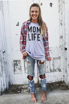 Living the best life...the mom life! Super soft crew neck tee exclusively designed and printed by Vintage Soul staff. Unisex sizing. Flannel Outfits Summer, Flannel Outfits, Fur Mom, Mommy Style, Mom Life Shirt, Mom Outfits, Mom Style, Shirt Ideas, Maternity Fashion