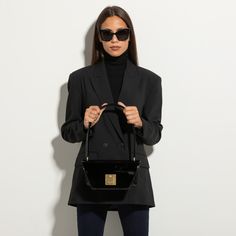 The Arcadia Trapeze combines geometric lines and an oversized front turn lock to create a contemporary style yet chic. A desing that stands out and matches perfectly with evening outfits. Italian Leather Handbags, Evening Outfits, Geometric Lines, Small Shoulder Bag, Leather Working, Italian Leather, Real Leather, Calf Leather, Leather Handbags