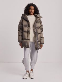 The Canton is cut for an oversized fit. We recommend sizing down. Studio model is 5'10 and wears a size small. Size S Front Length: 82cm. Sleeve Length: 73cm. Quilted Coats, Half Zip Jacket, Black Chelsea Boots, Quilted Coat, Knit Sweatshirt, Half Zip Pullover, Grey And Beige, Puffer Coat, Outerwear Women