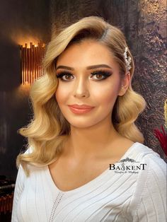 Curled Hollywood Hair, Glam Hair For Medium Length, Shoulder Length Glamour Hair, Wavy Short Wedding Hair, Bridal Hollywood Waves Short Hair, Hollywood Curls Mid Length, Glam Wavy Hair, Hair Down Bridal Styles Medium Length, Bridal Hollywood Waves Medium Hair