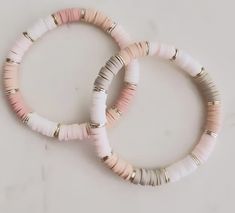 Perle Heishi, Beaded Braclets, Engagement Mehndi Designs, Ibiza Style, Bracelet Craft Diy, Ibiza Fashion, Clay Bracelet