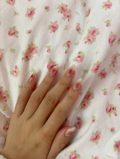 trendy aesthetic coquette nail inspo nail ideas Kiera Core, Dreamy Nail, Beaded Necklace Outfit, Coquette Nail, Vanity Inspo, Comfort Youtubers, Aesthetic Routines, Nail Goals, Light Pink Nails