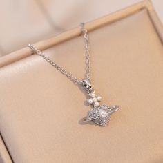 Material: Titanium Steel Fashion Element: Petals Style: Affordable luxury style Silver Alloy Jewelry With Pearl Pendant, Silver Alloy Necklace With Pearl Pendant, Mother Necklace, Queen Mother, Mothers Necklace, Luxury Style, Black Queen, Retro Stil, Affordable Luxury