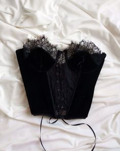 Product Skincare, Elegant Goth, Corset Underbust, Corset Outfit, Corset Fashion, Vintage Corset, Corset Lace, Lace Lingerie, Dream Clothes