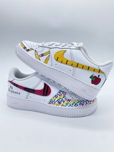 These hand painted teacher themed Nikes are great for any teacher! All custom AF1's are painted with high quality leather paint and sealed with a top coat. Each shoe may slightly vary in color and design, but is hand painted with lots of care and detail!  All teacher themed shoes are fully customizable- I can do any color and range of designs from simple to intricate! Just tell me what you want or let me know if you want me to change anything (prices may vary). Please make sure to add your shoe Abc Party, Teacher Shoes, Sneaker Ball, Painting Teacher, Apple Painting, Nike Air Force 1s, Air Force 1s, Air Force 1 Custom, Shoes Ideas