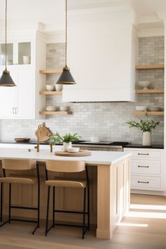 Modern farmhouse kitchen with gray tile backsplash and pendant lights Painting Kitchen Sink, Cabinet Kitchen Ideas, Designer Kitchen Cabinets, Modern Farmhouse Kitchen Design, Gray Tile Backsplash, Display Photography, Gray Tile, Organizers Kitchen, Kitchen Painting