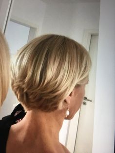 Feathered Hair Cut, Kort Bob, Short Hair Images, Blonde Bob Hairstyles, Bob Haircut For Fine Hair, Edgy Short Hair, Short Layered Haircuts, Short Hair Over 60, Hair Affair