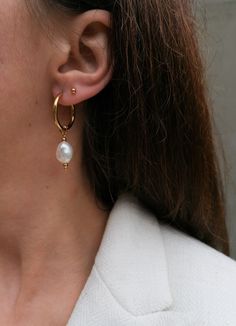 Modern gold hoop earrings with baroque freshwater pearl charms Charms can be taken off - for more minimalistic look you can wear just hoop earrings too Total lenght: 4,5 cm = 1.8" Hoop diameter: 2,2 cm = 0.9" Made from tarnish resistant material - PVD gold plated stainless steel (the metal is swetaproof/waterproof so you can wear it everyday without worries, the gold colour remains) Baroque freshwater pearls You will recieve your earrings nicely packed in our brand box - ready to be gifted or to Brass Dangle Jewelry With Pearl Charm, Teardrop Pearl Drop Jewelry For Everyday Elegance, Everyday Elegance Teardrop Pearl Drop Jewelry, Minimalist Gold Plated Pearl Drop Earrings, Minimalist Gold-plated Pearl Drop Earrings, Modern Jewelry With Pearl Charm For Gifts, Modern Teardrop Jewelry With Pearl Charm, Delicate Gold Plated Hoop Jewelry, Minimalist Single Pearl Earring For Everyday Elegance