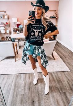 25 Must-Have Trendy Country Concert Outfits for Summer 2024: Cowgirls to Denim Dreams 3 Brooks And Dunn Concert Outfit, Zac Brown Band Concert Outfit, Chris Stapleton Concert Outfit, George Strait Concert Outfit, Wallen Outfit, Koe Wetzel Concert Outfit, Curvy Cowgirl Outfits, Outdoor Country Concert Outfit