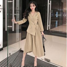 Find ideas๏ฟฝand inspiration for Ladies Korean Style Pleated Long Sleeve Lapel Suit Dress - Women Fashion Dresses, Fashion Jackets Suit Dress Women, Mode Costume, Woman Suit Fashion, Suit Dress, Elegante Casual, Mode Hijab, 여자 패션, Mid Length Dresses, Fancy Outfits