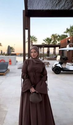 #outfits #dress #celebrity Hijabi Dress Outfits, Muslim Fashion Dress Simple, Summer Abaya, Mehandi Henna, Army Art, Dress Celebrity, Love Power