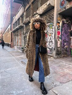 Styling Coats, Leopard Print Coat Outfit, Leopard Coat Outfit, Saturday Ideas, Cheetah Print Coat, Mantel Outfit, Fur Coat Outfit, Leopard Print Outfits