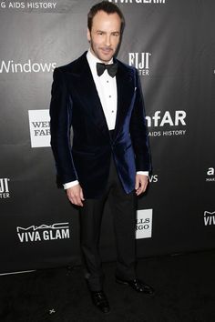 Tom Ford Groom Suit, Tuxedo Fashion, Velvet Blazer Outfit, Velvet Jackets, Mens Formalwear, Dark Blue Suit, Black Tie Attire, Blue Suit Wedding