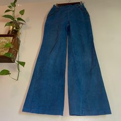 vtg 1970s double zipper flare leg medium wash bell bottom jeans indigo denim wide leg high waisted mom jeans retro side zip jeans hippie mod 100% cotton two Zippers  up the front Great condition ! only areas of stain or damage are the leg holes near both hems. one rust spot near the waist  Measurements lying flat: Waist:12.5" Hips:17.5" Inseam:31" Rise:12" Side Zip Jeans, Mode Hippie, Denim Wide Leg, Jean Large, Zipper Jeans, Bottom Jeans, Indigo Denim, High Waisted Mom Jeans, Jeans Mom