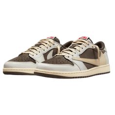 Über Air Jordan 1 X Travis Scott Low Reverse Mocha Air Jordan 1 X Travis Scott Low Reverse Mocha – eine Zusammenarbeit zwischen Travis Scott und Nike. Die Wahl fällt diesmal auf eine Kombination aus weißem Leder und speziellem Nubuk in einem Braunton. Das Ganze wird durch rote Details in Form von gesticktem Branding, Cactus-Logo und Nike "Swoosh" auf der Zunge ergänzt. Und natürlich das ikonische umgekehrte Nike „Swoosh“-Logo in einem cremefarbenen Farbton. Wir müssen zugeben, dass dies eine der Reverse Mocha, Sneaker Shop, Basketball Shoes For Men, Popular Sneakers, Air Jordan 1 Low, Jordan 1 Low, University Blue, Nike Blazer, Nike Cortez