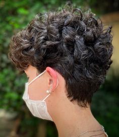 Queer Short Curly Hair, Very Short Curly Hair Pixie, Wavy Pixie Cut, Curly Pixie Haircuts, Curly Pixie Cuts