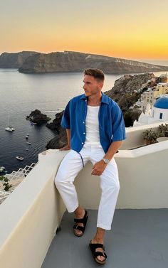 Santorini Greece Outfits Men, Greece Outfit Ideas Men, Birkenstock Outfit Men, Mens Vacation Outfits, Beach Outfit Men, Poses Men, Birkenstock Outfit, Man Crush Everyday, Men Stylish Dress