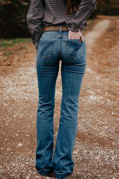 Women Jeans Western, Cheap Western Clothes, Subtle Cowgirl Outfit, Sevens Jeans, 7s Jeans, Bleached Fabric, Country Jeans, Country Fits, Casual Country Outfits