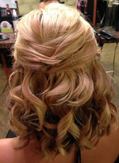 Half Up Curls, Medium Length Curls, Medium Length Updo, Wedding Hairstyles Half Up Half Down, Super Hair, Trendy Wedding Hairstyles, Wedding Hair Down, Short Wedding Hair