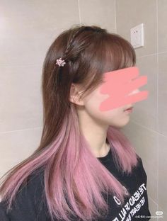 Two Pink Tails Hairstyle, Pink Korean Hair Color, Peekaboo Hair Long Straight, K Pop Pink Hair, Pink Hair With Brown Highlights, Rose Gold Hair Peekaboo, Brown Hair Dyed Pink No Bleach, Pink Steak In Hair, Light Pink Underdye Hair