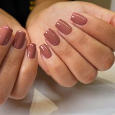 Fall Nail Colors for Women Over 40: Timeless and Chic 15 Ideas Manicure Ideas Solid Color, Bare Colored Nails, Fall Nail Colour 2023, Late Summer Nail Colors, September Nails Square, Late Summer Nails Color, Warm Nails, Fall Nail Colours, Fall Gel Nails