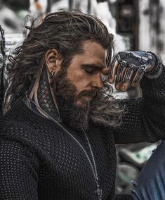 #pattibokowski #ninefrogs #fashion Barba Hipster, Long Hair And Beard, Viking Beard Styles, Long Hair Beard, Viking Men, Viking Beard, Viking Hair, Long Beards