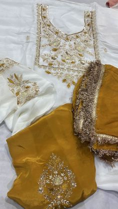 Aesthetic Punjabi Suits, Haldi Recipe, Fancy Suit Designs, Pakistani Suits Design, Punjabi Suit Ideas, Suit Punjabi