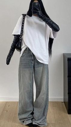 Gloves Outfit, New Rock, Streetwear Fashion Women, Mode Inspo, Looks Style, Mode Inspiration, Lookbook Outfits, Streetwear Outfit