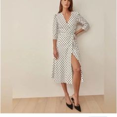 New Without Tags Size Xl White/Black Chic Polka Dot Knee-length Midi Dress, Elegant Polka Dot V-neck Midi Dress, Chic Long Sleeve Polka Dot Midi Dress, Chic Polka Dot Midi Dress, Polka Dot V-neck Midi Dress For Day Out, V-neck Polka Dot Midi Dress For Day Out, Fitted Polka Dot Midi Dress For Day Out, Elegant Polka Dot Midi Dress For Brunch, Fitted Polka Dot Midi Dress For Brunch