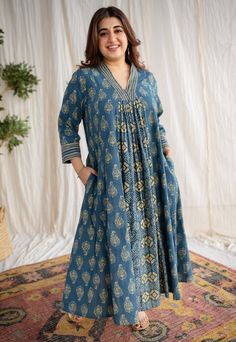 Teal Green Ajrakh HandBlock Printed Cotton Kurta with Lace Details Model height is 5'3" and is wearing a size XXL. Block Print Kurti Designs, Ethnic Aesthetic, Casual Plus Size Outfits, Printed Kurti Designs, Cotton Saree Blouse Designs, Desi Outfits