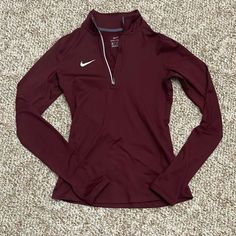 *not mine* Clothes Nike Women, Cute Zip Up Jackets, Fitted Zip Up, Nike Womans Outfits, Nike Half Zip Outfit, Nike Jacket Aesthetic, Nike Women Clothes, Nike Clothes Women, Zip Jacket Outfit