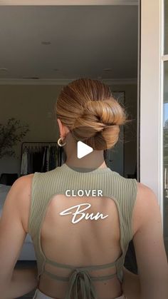 Clover Bun Tutorial, One Hair Tie Bun, Clover Bun, Hair Styles With One Hair Tie, How To Tie A Bun, How To Tie Hair, Hairstyles With One Hair Tie, Formal Hairdos, Hair Tie