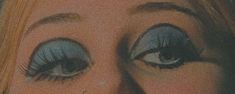 Eyliner makeup eyes twiggy 1970 Makeup, Makeup Inspired, Vogue Vintage