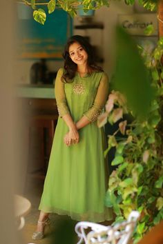 Net Churidar Designs, Net Churidar Designs Ideas, Light Green Kurti, Churidar Designs Ideas, Embroidery Designs For Suits, Embroidery Dress Boho, Kurti Embroidery, Trendy Embroidery