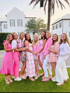 Friend Brunch Photos, Brunch Photoshoot Friends, Cute Preppy Winter Outfits, Babyshower Dress, Rush Week, Summer Poses, Preppy Southern, Spring Break Outfit