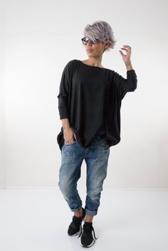 "* Material: Polyester, Elastane, Knit * Open Back * Crew Neck * Loose Fit * Model is 1.64cm (5ft 3\") tall, 50 kg (110Lbs) and wears size Small * Our clothes are made for 5'7\"-5'8\" SIZE CHART SIZE S US/Canada 4/6 UK 6/8 Europe 34/36 Australia 8/10 Japan 7/9 Bust: around 35 in/88 cm Waist: around 28 in/70 cm Hip: around 37 in/94 cm Approx height: 5'7\"/170 cm SIZE M US/Canada 8/10 UK 10/12 Europe 38/40 Australia 12/14 Japan 11/13 Bust: around 36 in/92 cm Waist:around 29 in/74 cm Hip: around 39 Mode Over 50, Moda Over 50, Open Back Blouse, Oversize Pullover, Oversize Sweater, Mode Casual, 60 Fashion, Over 50 Womens Fashion, Fashion Over 50