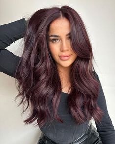 Bordeaux Hair Color, Black Plum Hair, Hot Purple Hair, Plum Hair Colour, Hair Ideas Dyed, Burgundy Purple Hair, Plum Black Hair, Plum Purple Hair, Pelo Color Vino