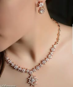 Handmade Necklace Designs, Uncut Diamond Necklace, Jewelry Necklace Simple, Wedding Jewelry Sets Bridal Jewellery, Bridal Jewellery Earrings, Hand Chain Jewelry, Simple Jewellery, Aditi Sharma, Antique Necklaces Design