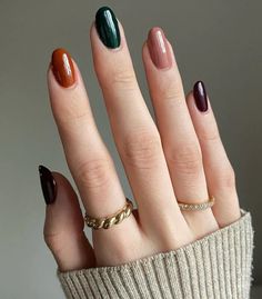 🍁 Embrace the changing season with the most stunning fall nail designs that will turn heads and spark conversations! From vibrant leaves to warm earth tones, our collection has it all! 👉 Discover your perfect fall-inspired nail design! Thanksgiving Nail Colors, Earth Tone Nails, November Nail Colors, Thanksgiving Nails Color, November Nail, Nail Colors And Designs, Thanksgiving Nail