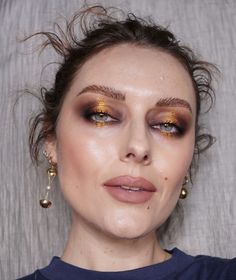 Eyeshadow Smokey Eye, Katie Jane Hughes, Halo Eyeshadow, Gold Smokey Eye, Gold Eye Makeup, Eyeshadow For Brown Eyes, Smokey Eye For Brown Eyes, Kkw Beauty