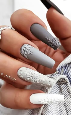 Coffin Nail Designs Winter, Nail Grey Color, Christmas Acrylics Coffin, Grey Winter Nails Acrylic, Christmas Nails Grey, Christmas Nails Coffin Winter, Winter Colour Nails, Winter Nails Grey, Grey Nail Ideas Acrylic