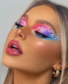 Rave Make Up Looks, Candy Themed Makeup Looks, Colorful Rave Makeup, Lisa Frank Makeup Looks, Easy Creative Makeup, Bright Colorful Eye Makeup, Pastel Makeup Looks, Pride Makeup Ideas, Makijaż Sugar Skull