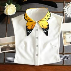 Unique Butterfly painted Shirt Collar Anting Manik, Fake Collar, Painted Clothes, Collar Shirt, Butterfly Wings, Character Outfits, Art Clothes, Fabric Painting, Fashion Details