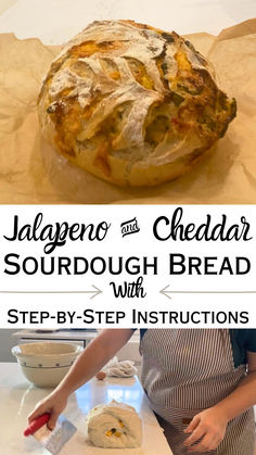 jalapeno cheddar sourdough loaf with text and rolling up dough step pictured Sourdough Bread Mix Ins, Jalapeno Cheddar Sourdough Bread, Cheddar Sourdough Bread, Sandwich Sourdough, Jalapeno Cheese Bread, Beginners Bread Recipe, Discard Recipe