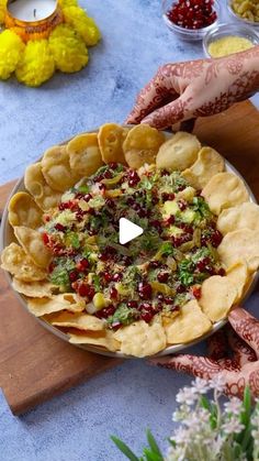 Sumit & Priyanka kapoor on Instagram: "*Thank you for 1million likes and 45million+ views* Our Show Stopper of House parties.. . Chaat Platter :A simple yet easy to make Party Platter is hit among every age group, with so many flavours in every bite you and your guest will love it, try this and thank us later. #party #foodrecipes #foodreels #mehandiart #easyrecipes #dillifoodies #diwaliparty" Chaat Platter, Indian Food Party, Quick Party Snacks, Easy Indian Appetizers, Veg Starter Recipes, Butter Boards, Easy Evening Snacks, Amazing Food Platters, Veg Snacks