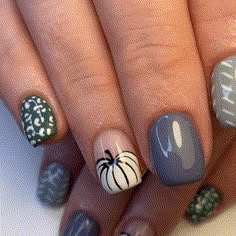 Fall Nail Ideas Green, Blue Pumpkin Nails Fall, Fall Inspired Nail Designs, Fall Nails Pumkin, Fall Finger Nail Ideas, Black And White Pumpkin Nails, October Nails Pumpkin, Fall And Halloween Nail Designs, Fall Color Gel Nails