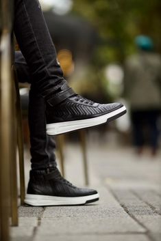 Production :Collection : Fall Wınter Production : Leon Snap Detailed Black Ankle Bootscolor : Black Material content: % 100 eva soleAvailable size: 39-40-41-42-43-44- -45 Urban High-top Boots With Textured Sole, Leather High-top Sneakers For Winter Streetwear, Leather Boots With Boost Midsole And Round Toe, Modern Winter Lace-up Sneakers, Casual High Ankle Boots With Abzorb Midsole, Modern Winter Sneakers With Round Toe, Black Boots With Padded Ankle For Streetwear, Urban High-top Winter Boots, Urban Black Ankle Boots