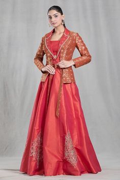 Buy Orange Jacket Banarasi Silk Embroidered Geometric Woven Layered Lehenga Set For Women by Samyukta Singhania Online at Aza Fashions. Elegant Long Sleeve Jacket Dress For Festive Occasions, Elegant Long Sleeve Festive Jacket Dress, Elegant Fitted Jacket Dress For Festive Occasions, Fitted Long Sleeve Jacket Dress For Festive Occasions, Traditional Wedding Sets For Fall, Traditional Fall Wedding Sets, Elegant Fall Outerwear With Zari Work, Fall Wedding Outerwear With Zari Work, Festive Fitted Long Sleeve Jacket Dress